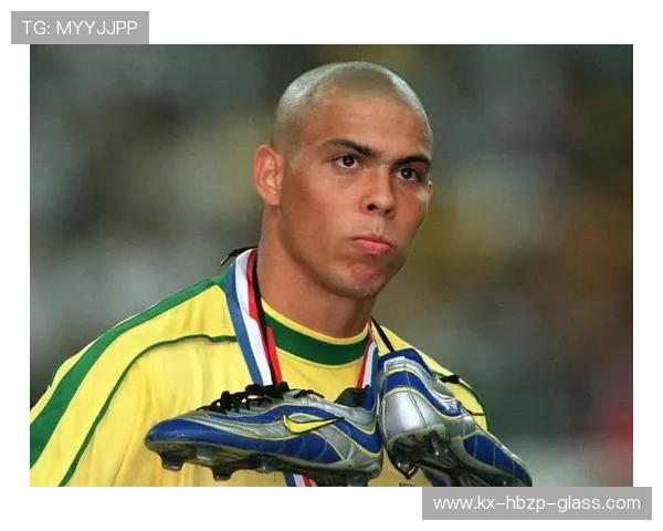 从街头到绿茵场:一个贫穷少年逆袭成足球明星的奋斗传奇 从街头到绿茵场:一个贫穷少年逆袭成足球明星的奋斗传奇