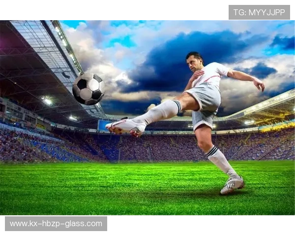 足球明星的全身照片展示他们的风采与魅力，感受足球场上的激情与荣耀