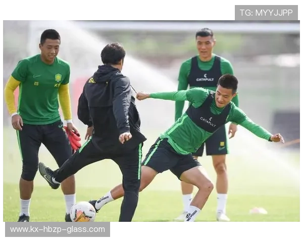 国内足球明星楚乔最新照片曝光引发球迷热议与关注 国内足球明星楚乔最新照片曝光引发球迷热议与关注