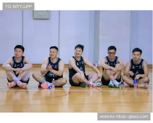 成都篮球队在冠军赛中的团队协作展现出无与伦比的默契与实力 成都篮球队在冠军赛中的团队协作展现出无与伦比的默契与实力