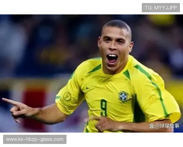 足球巨星亲临赛场为儿子加油助威展现父爱无疆