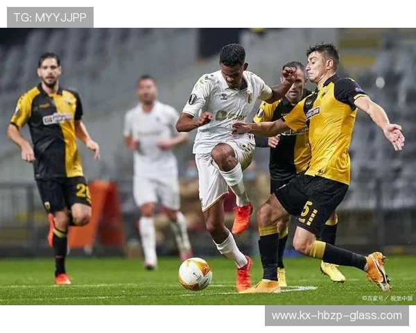 足球明星挑战百人赛场激战引发热潮全城瞩目精彩瞬间不容错过 足球明星挑战百人赛场激战引发热潮全城瞩目精彩瞬间不容错过